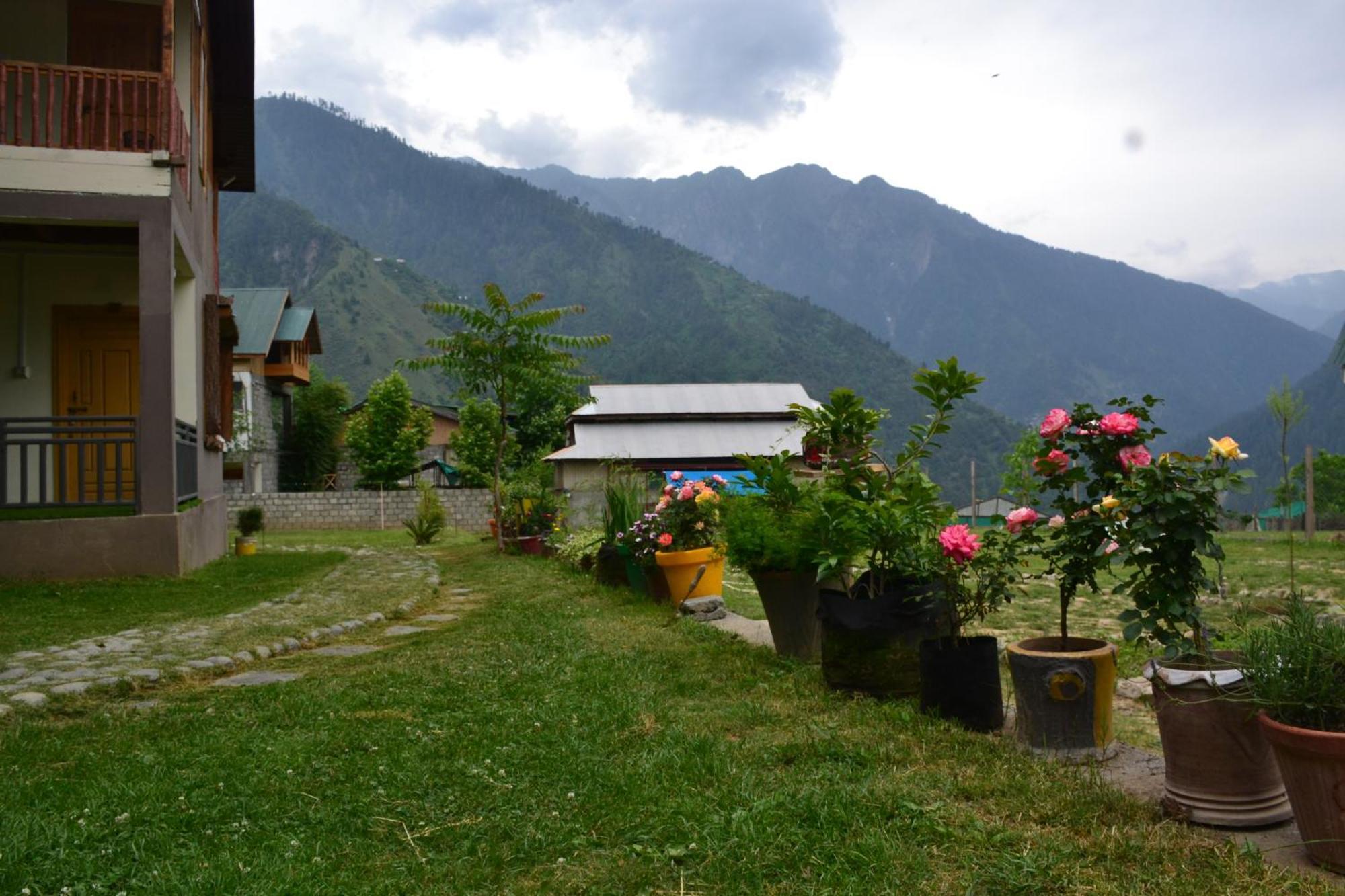 West End Lodges Neelum Exterior foto