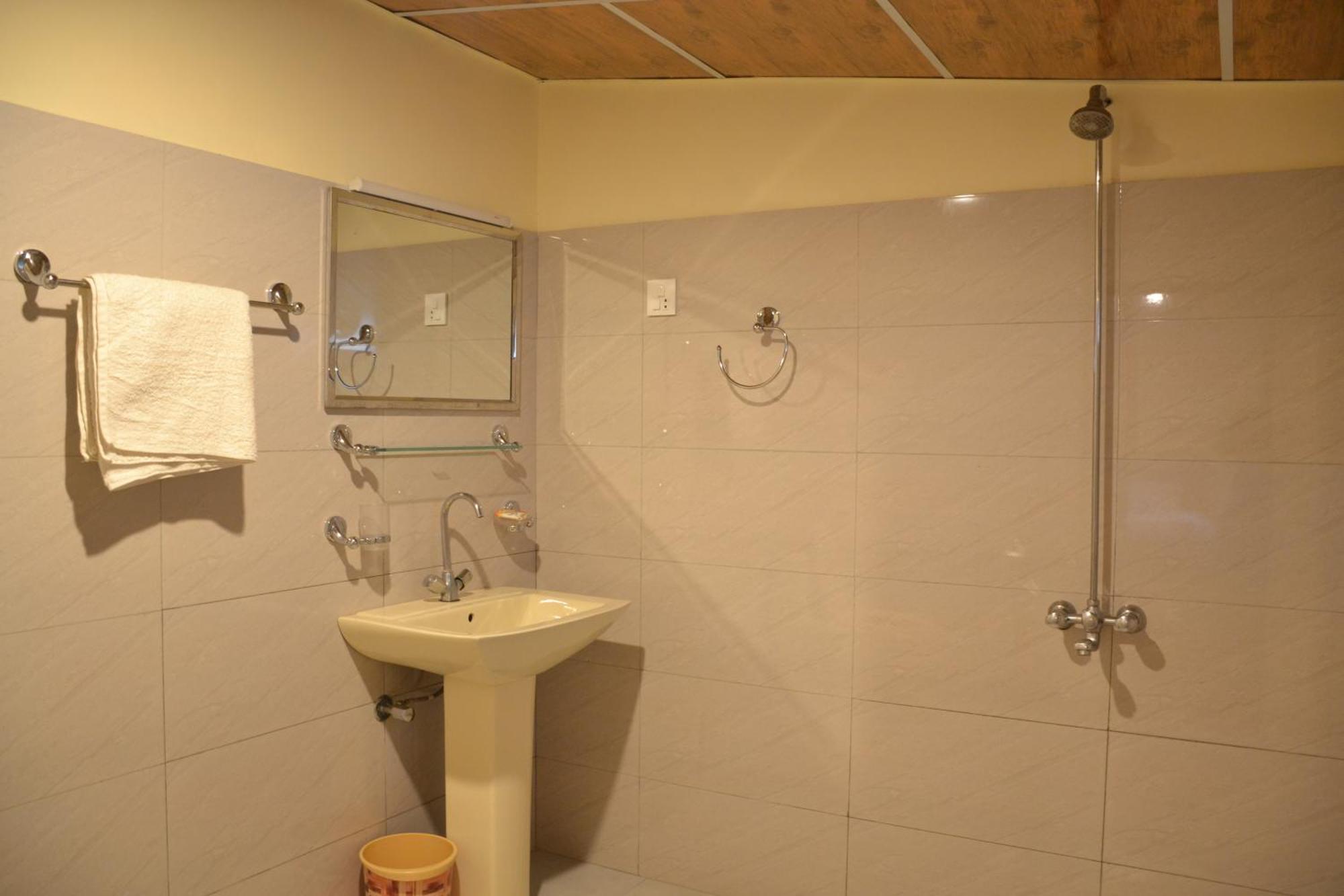 West End Lodges Neelum Exterior foto